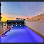 Stunning Esplanade City Stay